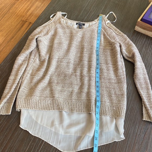 Jessica Simpson ladies cold shoulder sweater with sparkles in size small. - Picture 7 of 9